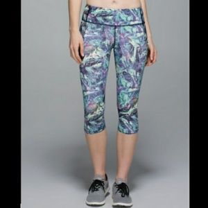 Lululemon Capri print Leggings